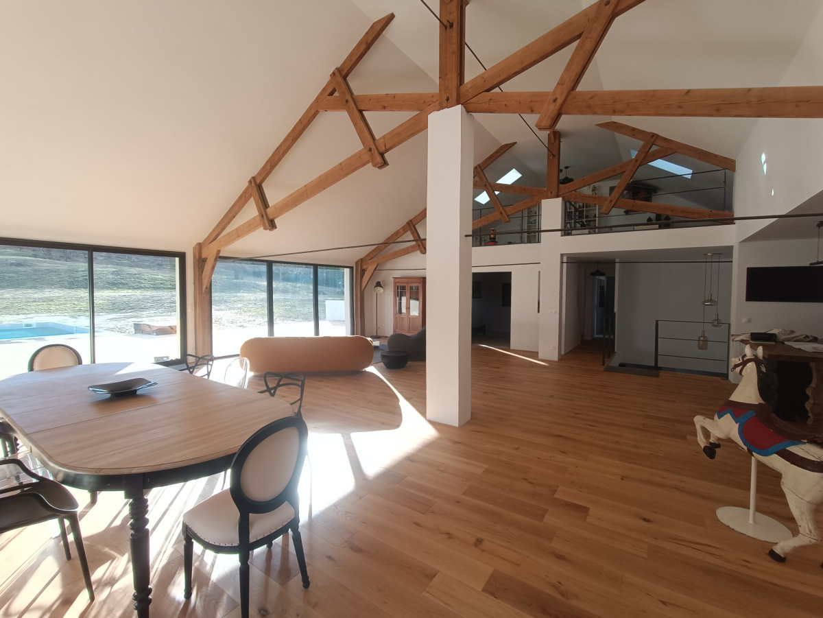Transformation d'un hangar en habitation